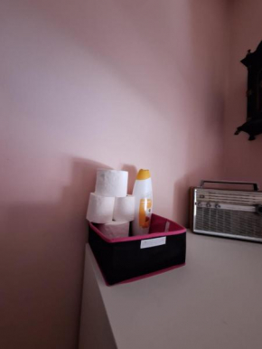 Quarto barato privativo com casa de banho e áreas comuns partilhada com outros hospedes